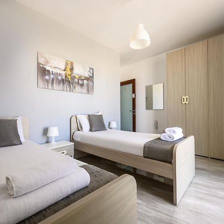 F11 Room 3, Private Room Two Single Beds Shared Bathroom In Shared Flat Msida Dış mekan fotoğraf