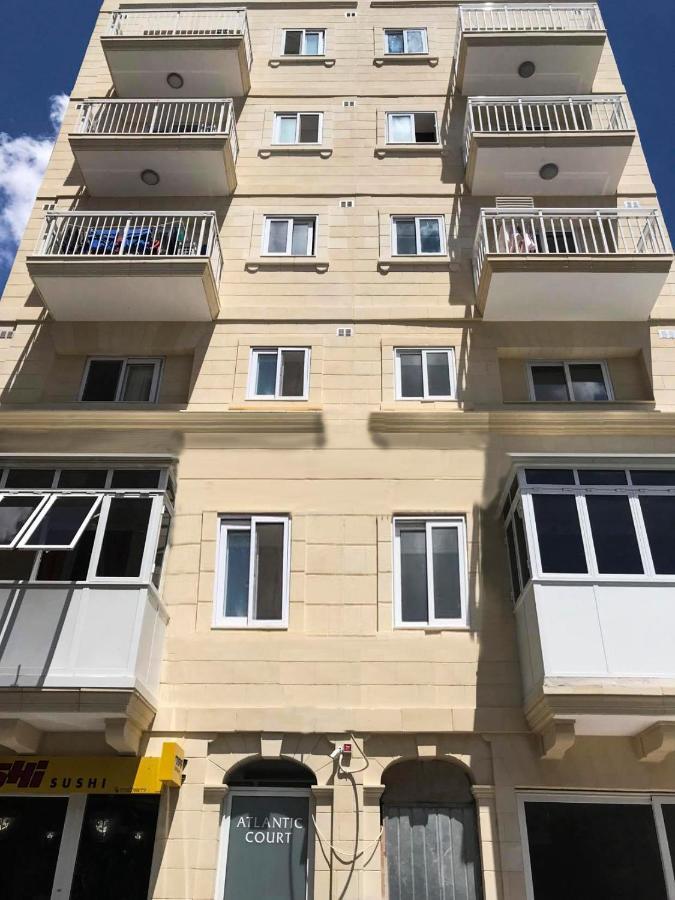 F11 Room 3, Private Room Two Single Beds Shared Bathroom In Shared Flat Msida Dış mekan fotoğraf