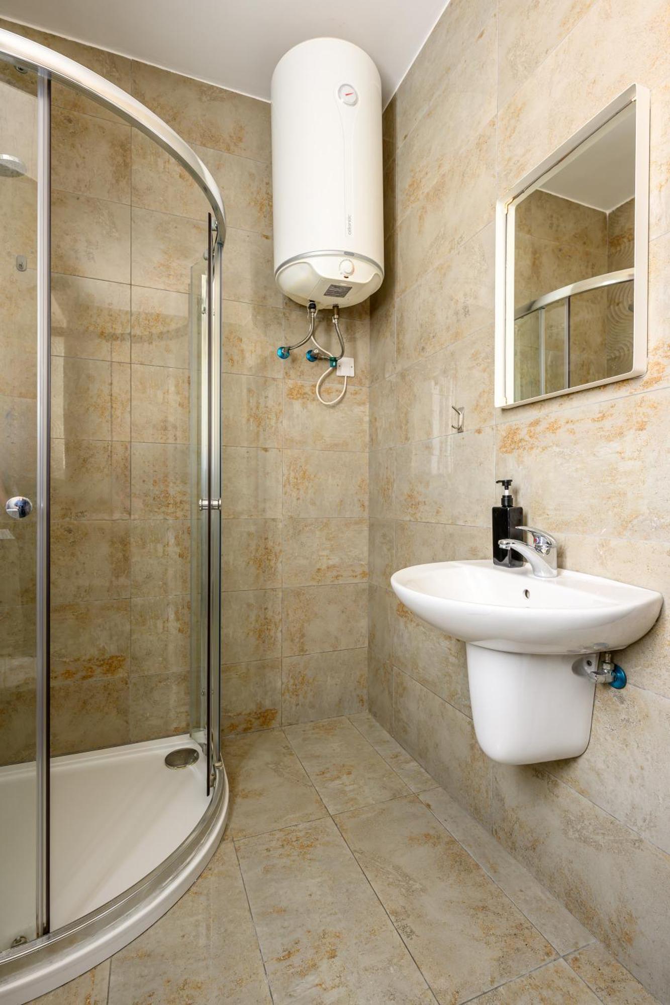 F11 Room 3, Private Room Two Single Beds Shared Bathroom In Shared Flat Msida Dış mekan fotoğraf