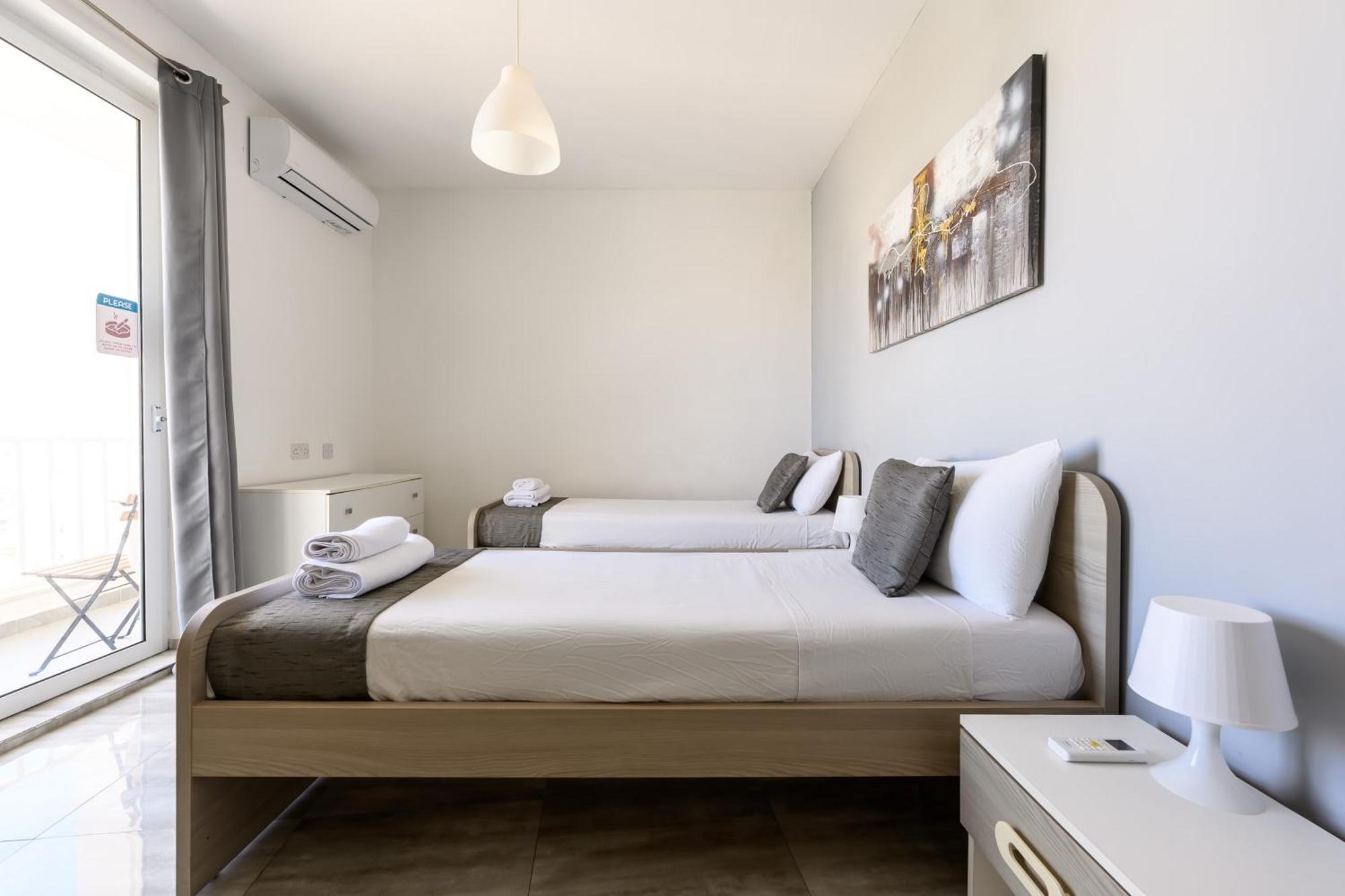 F11 Room 3, Private Room Two Single Beds Shared Bathroom In Shared Flat Msida Dış mekan fotoğraf